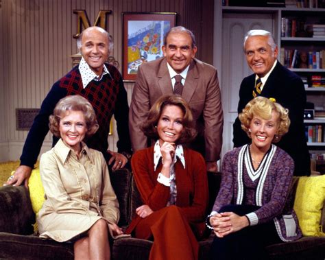 Clockwise from moore are gavin macleod, betty white, ed asner. CAST FROM 'THE MARY TYLER MOORE SHOW' - 8X10 PUBLICITY ...