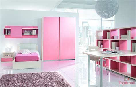 L'attenzione riposta nell'arredamento delle stanze da letto risulta tanto più importante quanto più grandi diventano i figli del nucleo famigliare.specie se si ha a che fare col genere femminile. Camera ragazzi Pink