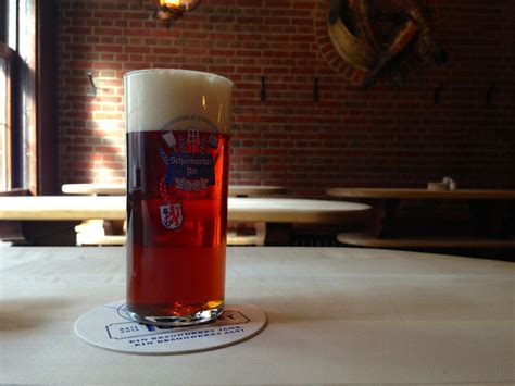 Das schumacher alt ist ein würziges vollbier mit 4,6% alkoholgehalt, gebraut in der brauerei schumacher. Dusseldorf Schumacher Alt Beer | World-Adventurer