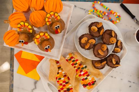 you will gobble up these adorable thanksgiving cupcakes