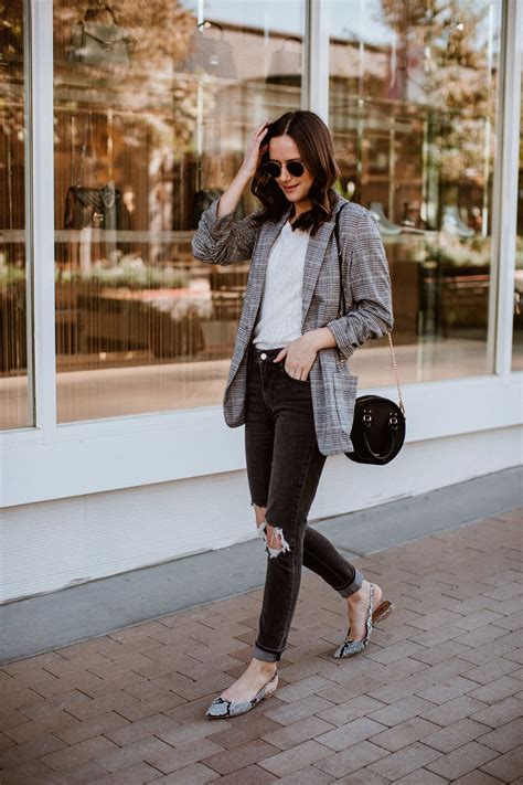 The Comfiest Plaid Blazer You Need — Girl Meets Gold Blazer Outfits