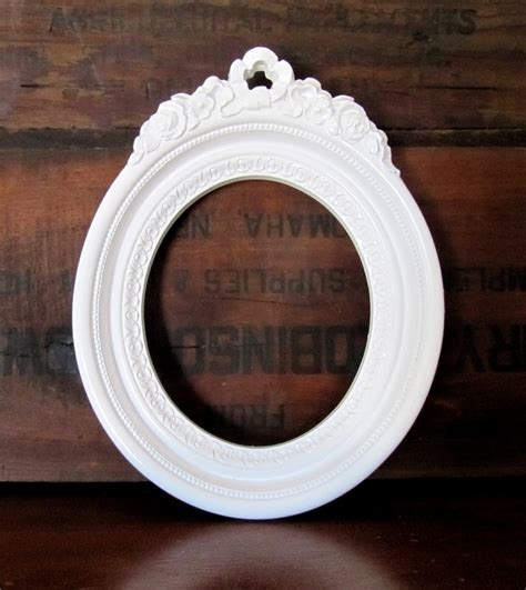 Fancy White Oval Frame Etsy Frame Plastic Picture Frames Oval Frame