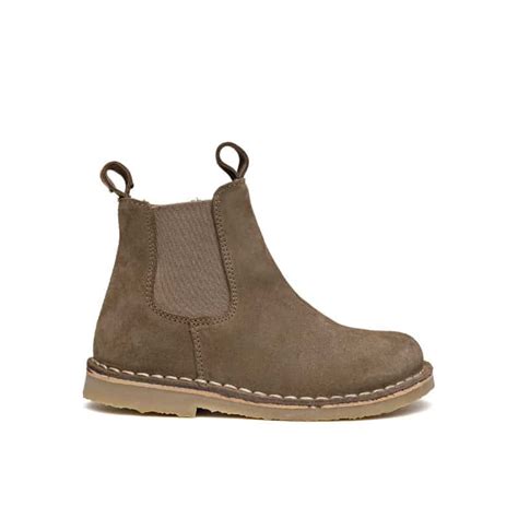 The boot dates back to the victorian era, when it was worn by both men and women. Nixnut Chelsea Boots Sand - Little Department Store Rotterdam