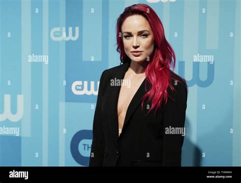 Caity Lotz Arrives On The Red Carpet At The 2017 Cw Upfront At The