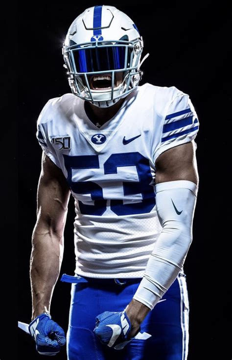 It chose a new uniform that looks almost exactly like the old green gabardine wool field coat and khaki trousers that officers wore in world war ii. Retro BYU Football Uniform — UNISWAG