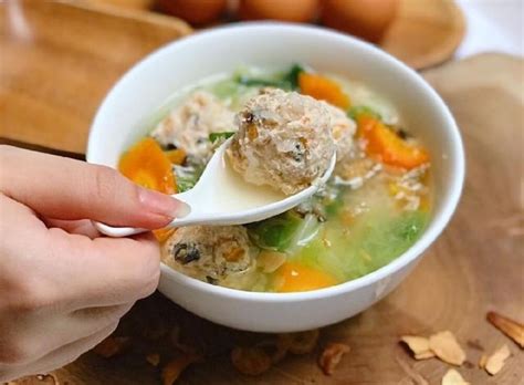 Resep cara membuat sayur sop ayam bakso, merupakan lauk yang populer di indonesia. 5 Resep Sayur Sop Bakso Paling Enak, Kuahnya Segar Bisa Hangatkan Tubuh