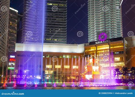 Night View Of Petronas Twin Towers Klcc And Symphony Lake The Most