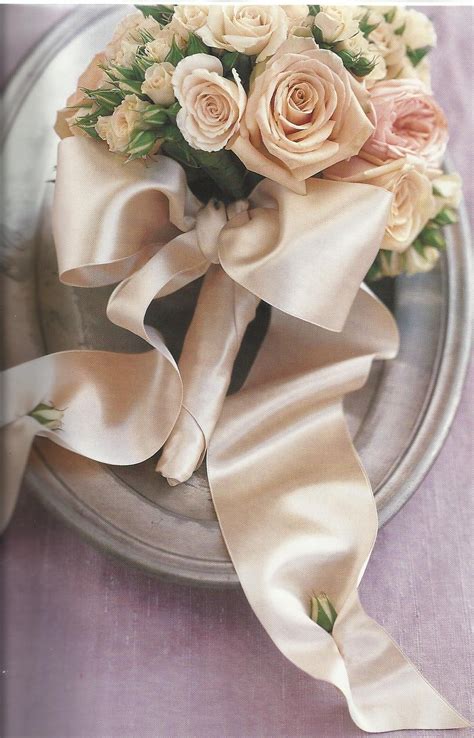 I fiori finti sono in grado di regalare stile e classe a qualsiasi ambiente domestico, dal soggiorno fino alla camera da letto. Bouquet sposa romantico color cipria | Bouquet matrimonio ...
