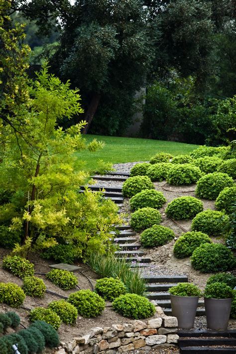 Explore trending landscaping ideas with rocks for small and big landscaping ideas for backyards. Do It Yourself Cheap and Easy Backyard Landscaping Solutions for Steep Grassy Hills | More ...