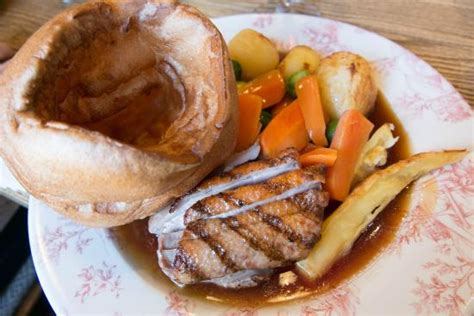 Orden de las peliculas de los juegos del ambre : Chicken roast, biggest yorkshire pudding ever - Picture of ...