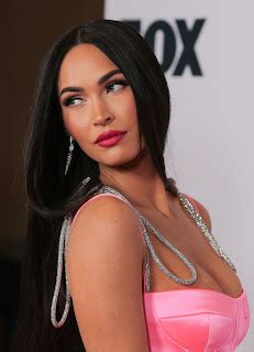 Megan Fox Sizzles In Pink Iheartradio Music Awards Ritzystar