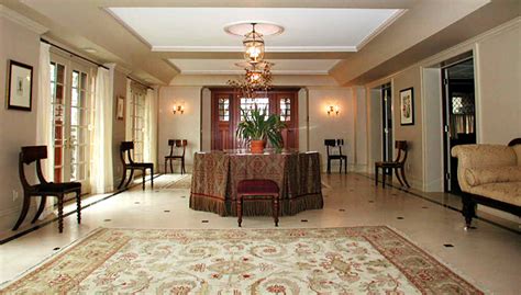 Choosing a sheen paint comes in a number of different sheens, and each one has benefits that will make it the right choice for certain applications. Choosing the Best Color and Sheen for Your Ceiling ...