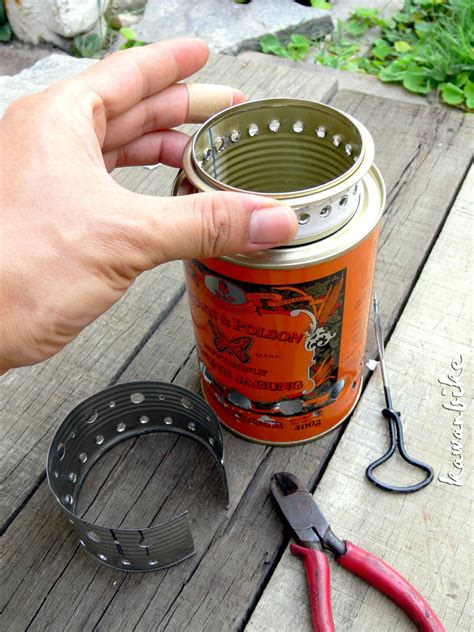 Fold a piece of #400 or finer sandpaper into a small square. kawanbike: DIY Wood Gas Stove
