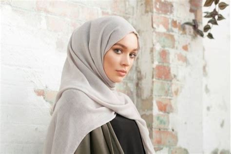 Segala persiapan pastinya kita mahukan sempurna agar ia menjadi mesti kita mahu kelihatan menyerlah daripada biasa. 7 Ide Perpaduan Warna Baju dan Hijab Antibosan untuk ...