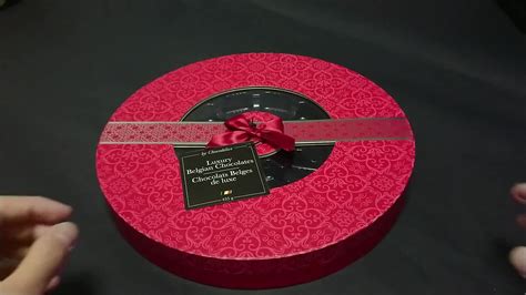 Fancy Custom Chocolate Paper Box Round T Packaging Box With Clear