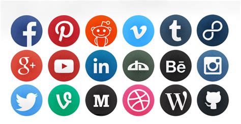 18 Free Round Social Media Icons