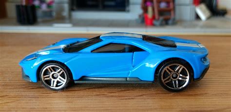 Hot Wheels 17 Ford GT FJY04