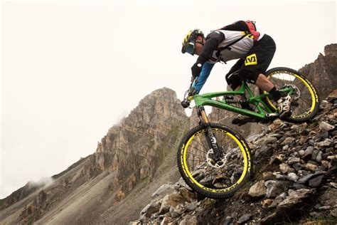 Downhill Mountain Biking Risks Are They Worth It I Love Bicycling