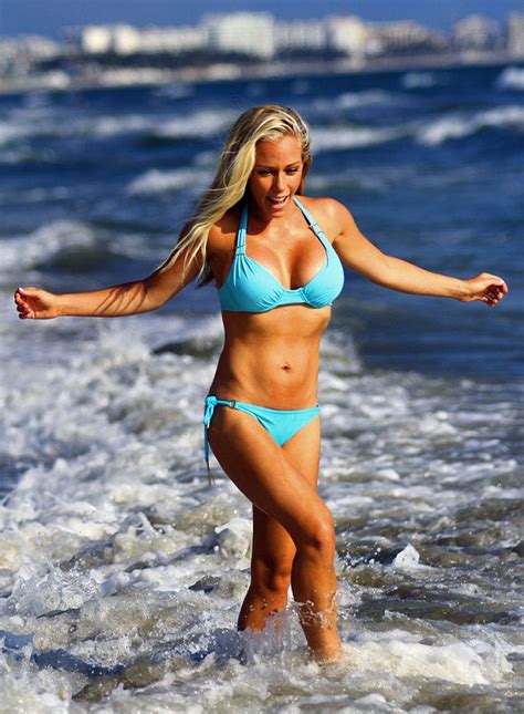 Kendra Wilkinson Enjoys Mexican Vacation With A Girlfriend After Kicked Off Splash Leaving