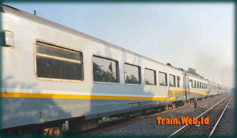 Keretaapi.info menyediakan informasi jadwal keberangkatan dan kedatangan kereta api kelas eksekutif, bisnis serta ekonomi lokal dan jarak jauh di indonesia. Jadwal dan Harga Tiket KA Turangga 2021 | Infonya Kereta Api
