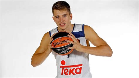 No van a verlo solo él, pero sí a verlo sobre todo a él. 7DAYS Play of the night: Luka Doncic, Real Madrid - YouTube