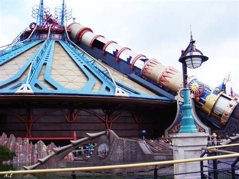 10 annoying things guests always do at disney parks. Disneyland Rides! -My Personal Top 10 - CityoftheWeek