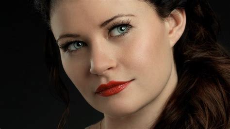 Once Upon A Time Season 7 Emilie De Ravin Returning In Guest Role