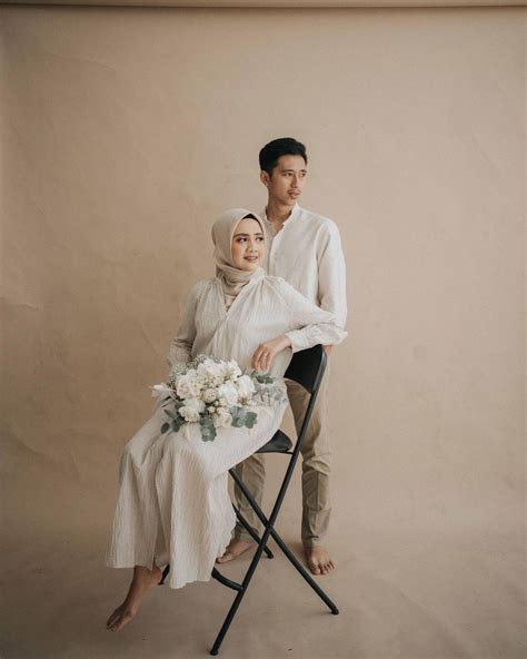 Foto Studio Couple Baju Putih Desain Gaun Pengantin Pesta Dan Kondangan