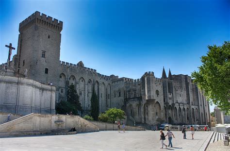 An excellent starting point for exploring provence, the historic city of avignon awes visitors with its stunning papal palace. 5 dingen om te doen in Avignon - Frankrijk Puur - Tips ...