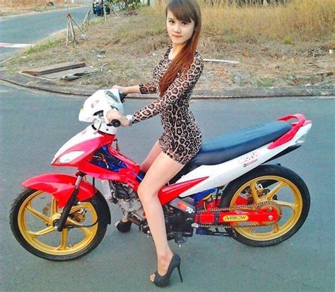 Sexy Vietnam Girl In High Heels On A Naked Yamaha Exciter Flickr