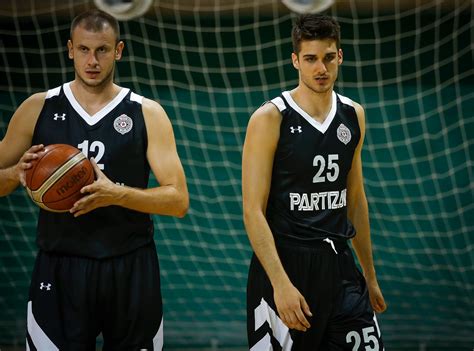 UoČi Nove Sezone Partizan Predstavio Novi Grb Foto Košarka Vesti