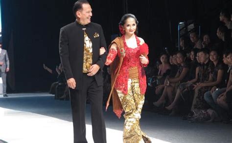 Maybe you would like to learn more about one of these? Roy Marten dan Istri Cantiknya Pamer Mesra Bikin Iri Aja ...