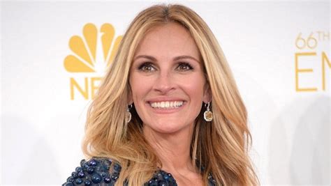 Julia Roberts Has A New Look Now She Dyes Her Hair A Rose Gold Color