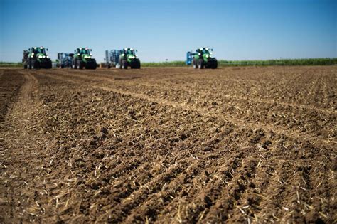 farmlandgrab.org  «La France doit protéger ses terres agricoles contre