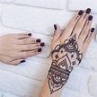 Тату хной на руке | Henna tattoo hand, Henna tattoo designs hand, Henna ...