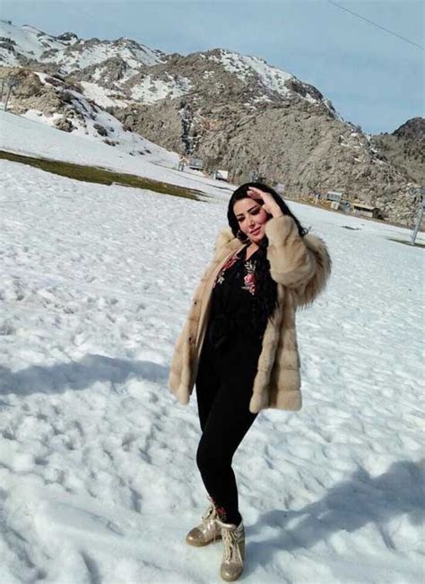 صور بنات في الثلج , رومانسية ودفىء الشتاء مشاعر اشتياق