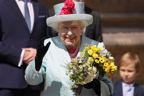 How Queen Elizabeth Gets Dressed Every Day