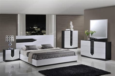 From traditional wood beds and modern, upholstered headboards to nightstands, dressers, chests and mirrors, find the perfect pieces for a stunning bedroom transformation in bassett furniture's bedroom furniture collection. 15 Unique Bedroom Furniture Set to Inspire You