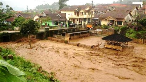 Walaupun bencana alam tersebut sudah biasa terjadi di bumi kita ini, akan tetapi kita sebagai makhluk tidak bisa menghentikannya. Pilkada dan Menyoal Kesiapsiagaan Penanggulangan Bencana ...