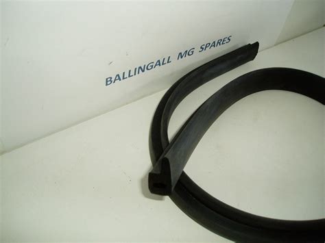 282 900 Ahh7205 Mg Mgb Gt Mgc Radiator Support Seal Ballingall Mg Spare