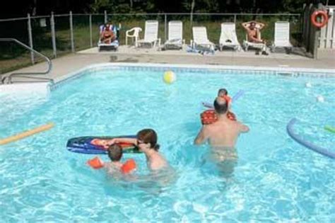 Family Fun In The Pool Bild Von Bare Oaks Family Naturist Park East Gwillimbury Tripadvisor