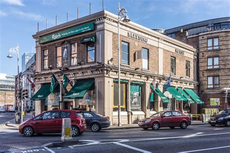 The Dublin Pub Crawl: 10 Historic Pubs for Food, Spirits, and Legends