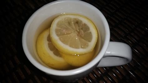 Memang, air lemon dan madu merupakan ramuan yang sudah lama terkenal akan khasiat kesehatannya. DaRi MaTa HaTi SeORaNg MAMA....: minum lemon panas pagi-pagi