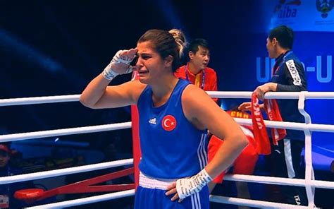.devam eden 2020 tokyo olimpiyat oyunları avrupa kota müsabakaları'nda bugün yapılan yarı final müsabakaları sonunda, milli boksörler buse naz çakıroğlu ve busenaz sürmeneli finale yükseldi. Dünya Kadınlar Boks Şampiyonası'nda Bir Altın, İki Gümüş ...