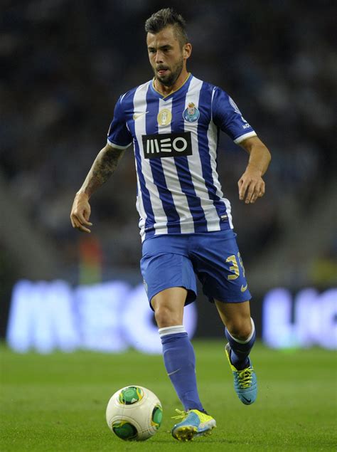 Steven defour is currently playing in a team kv mechelen. Steven Defour (met afbeeldingen) | Sport, Porto