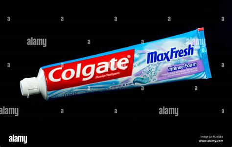 Colgate Advertisement Hi Res Stock Photography And Images Alamy