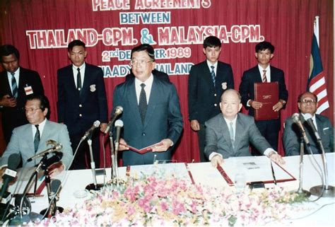 Walaupun prinsip utama komunisme yang ditulis oleh karl marx tidak mempercayai tuhan dan menyatakan bahawa agama itu adalah candu manusia, namun apa yang berlaku di tanah melayu pada waktu itu ialah mereka mengamalkan. Cubaan hidup kembali ideologi komunis langgar Perjanjian ...