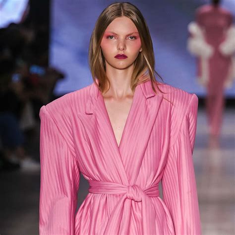 Best Runway Beauty Trends From New York Fashion Week Fallwinter 2022