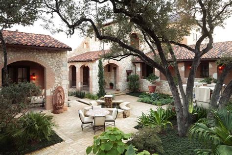 16 Insanely Beautiful Courtyard Garden Ideas With A Wow Factor Tuscan