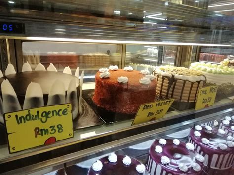 Bahan yang diperlukan dalam menyiapkan kek ini adalah oreo dan susu coklat. Kedai Kek Ampang RM20 Jer Sebiji Kek - Jelajah Maya